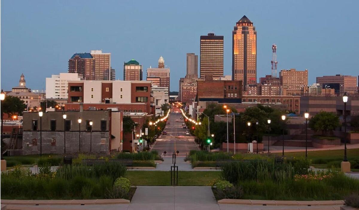 Ferienwohnung Large Downtown 2Br -Hot Tub-Downtown! Des Moines Exterior foto