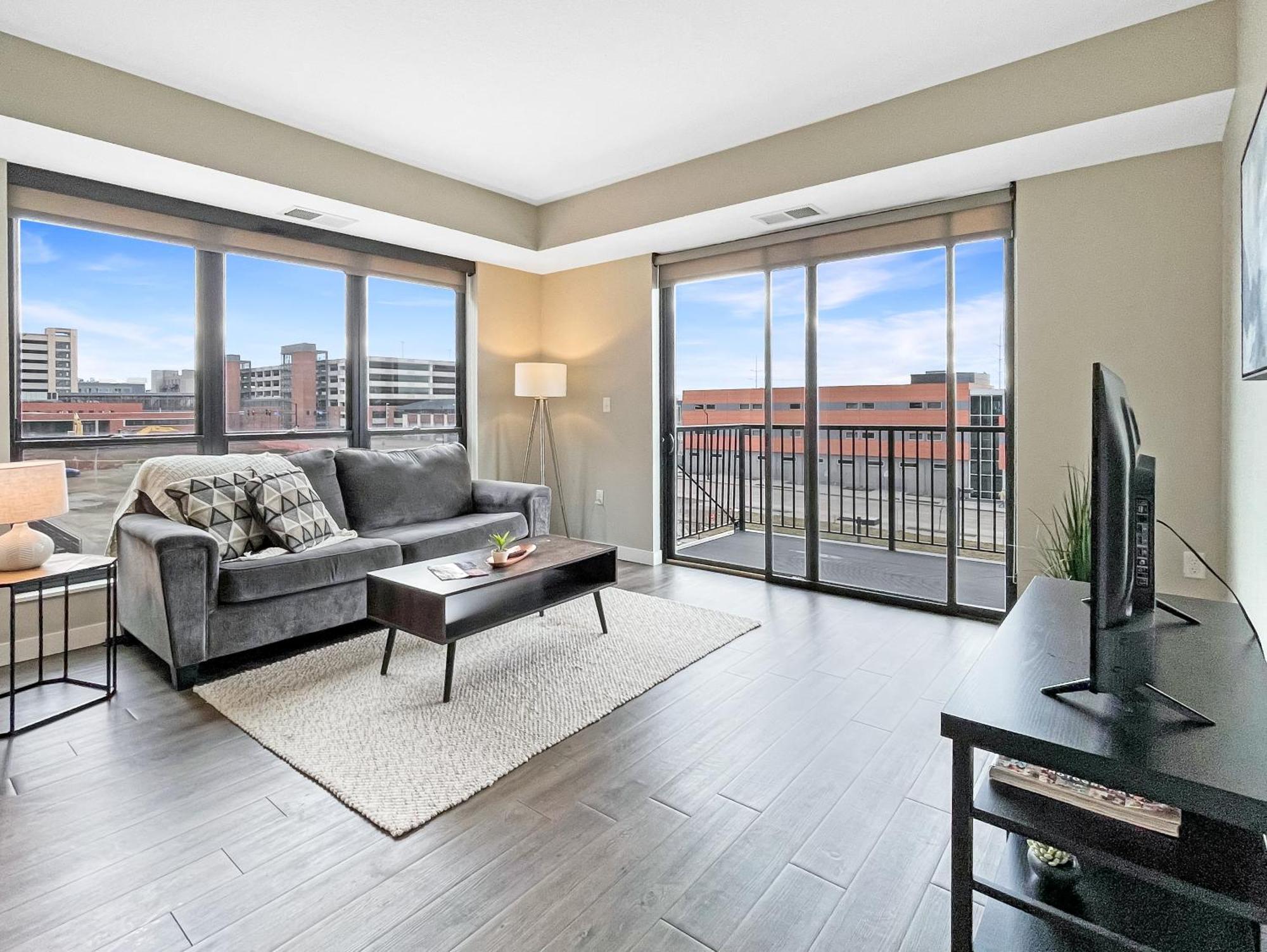 Ferienwohnung Large Downtown 2Br -Hot Tub-Downtown! Des Moines Exterior foto