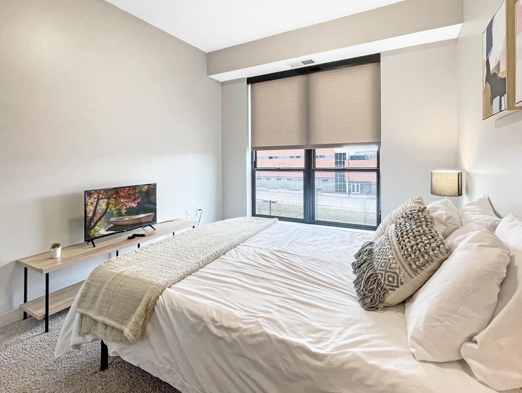 Ferienwohnung Large Downtown 2Br -Hot Tub-Downtown! Des Moines Exterior foto