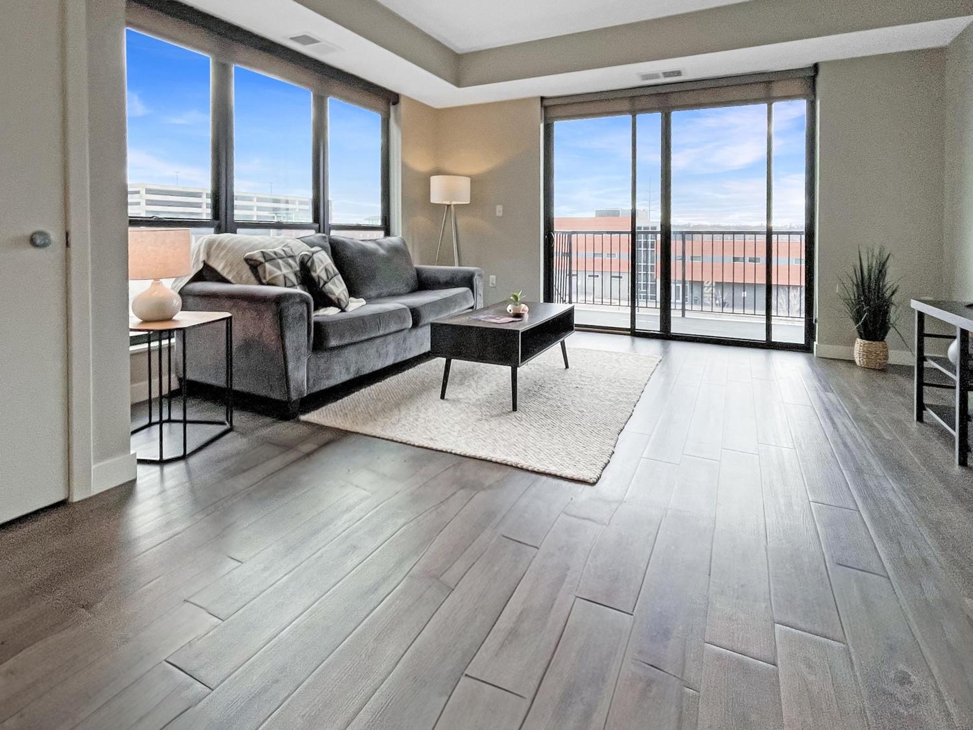 Ferienwohnung Large Downtown 2Br -Hot Tub-Downtown! Des Moines Exterior foto