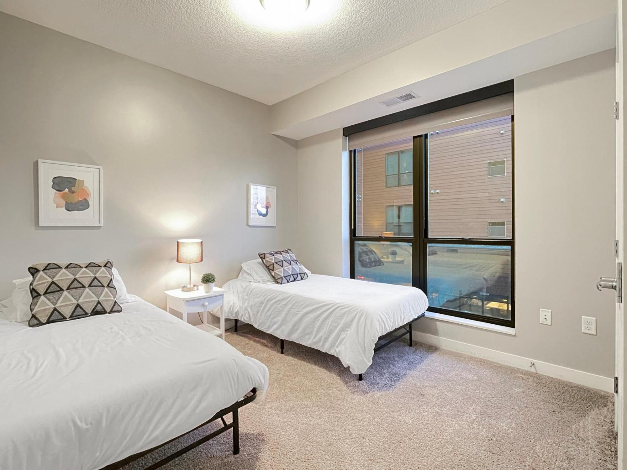 Ferienwohnung Large Downtown 2Br -Hot Tub-Downtown! Des Moines Exterior foto